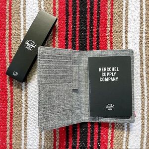Herschel Passport Holder - Raven Crosshatch ✈️